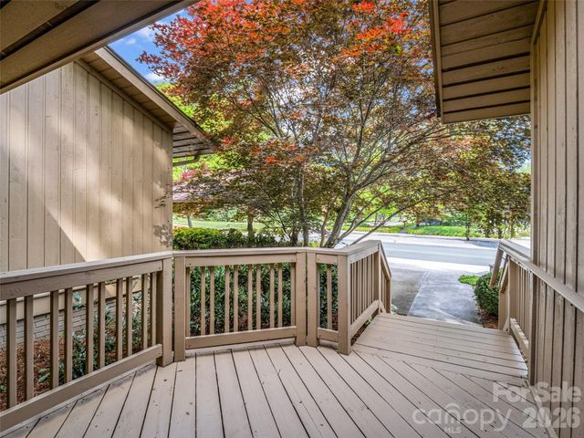 102 White Oak Drive, Hendersonville, NC 28791