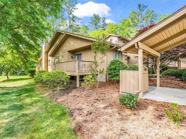 102 White Oak Drive, Hendersonville, NC 28791