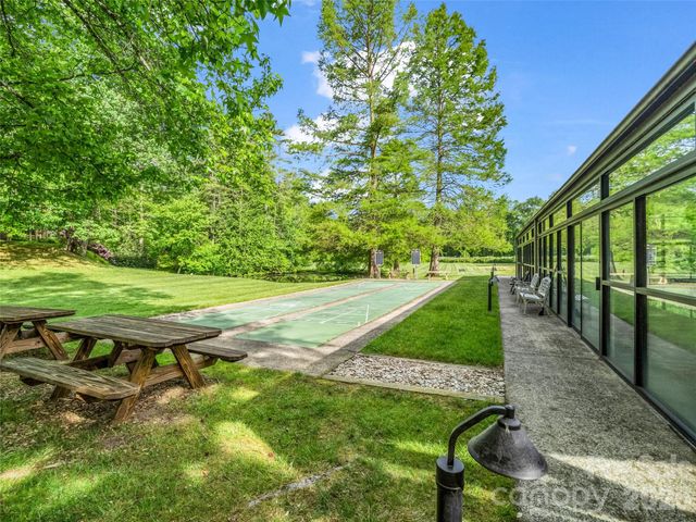 102 White Oak Drive, Hendersonville, NC 28791