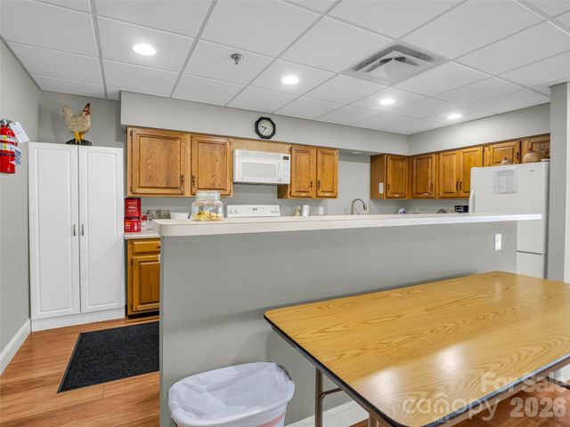 102 White Oak Drive, Hendersonville, NC 28791