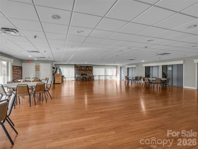 102 White Oak Drive, Hendersonville, NC 28791