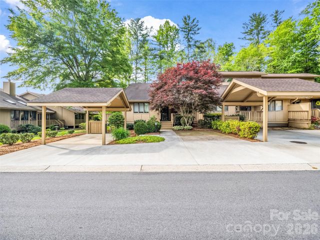 102 White Oak Drive, Hendersonville, NC 28791
