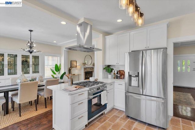 652 Valle Vista Ave, Oakland, CA 94610