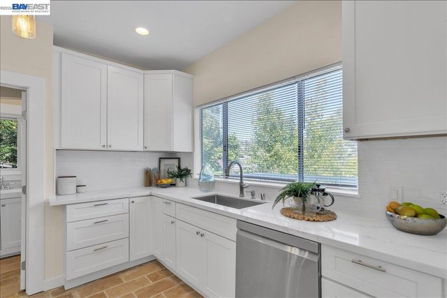 652 Valle Vista Ave, Oakland, CA 94610