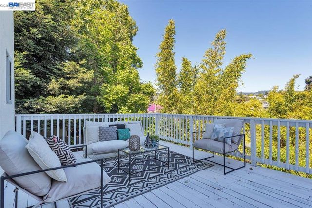 652 Valle Vista Ave, Oakland, CA 94610