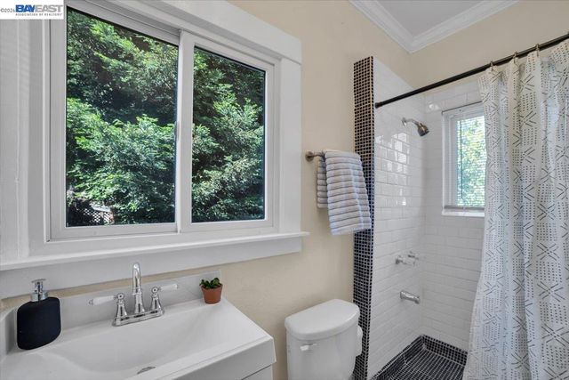 652 Valle Vista Ave, Oakland, CA 94610