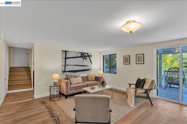652 Valle Vista Ave, Oakland, CA 94610
