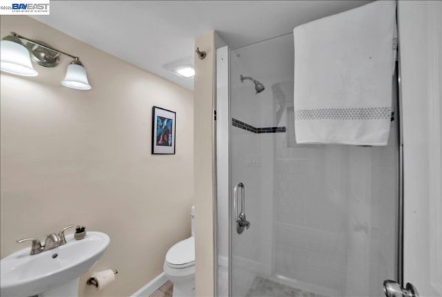 652 Valle Vista Ave, Oakland, CA 94610