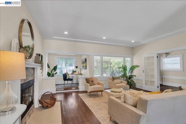 652 Valle Vista Ave, Oakland, CA 94610