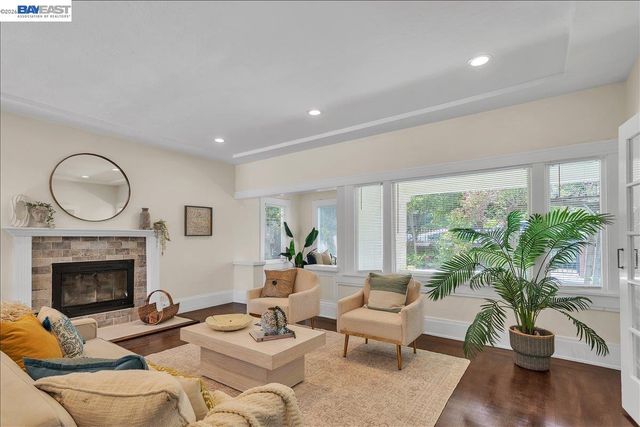 652 Valle Vista Ave, Oakland, CA 94610