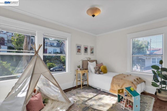 652 Valle Vista Ave, Oakland, CA 94610