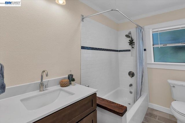 652 Valle Vista Ave, Oakland, CA 94610
