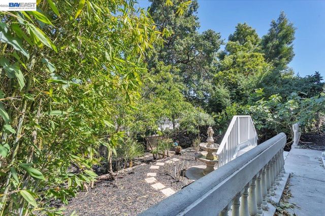 652 Valle Vista Ave, Oakland, CA 94610