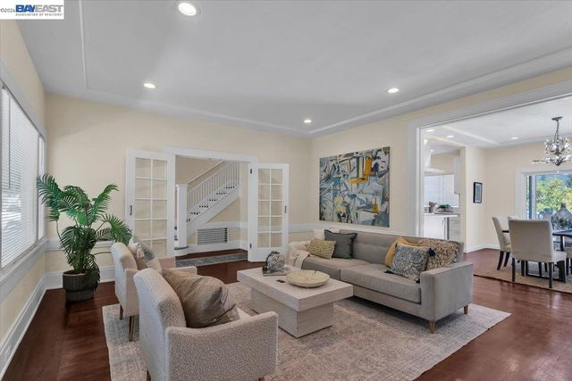 652 Valle Vista Ave, Oakland, CA 94610