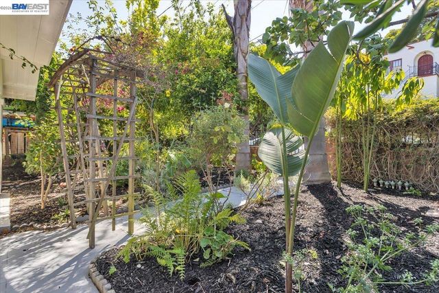 652 Valle Vista Ave, Oakland, CA 94610