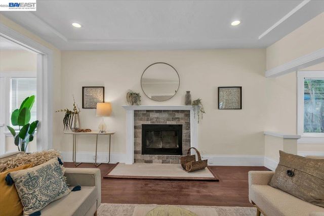 652 Valle Vista Ave, Oakland, CA 94610