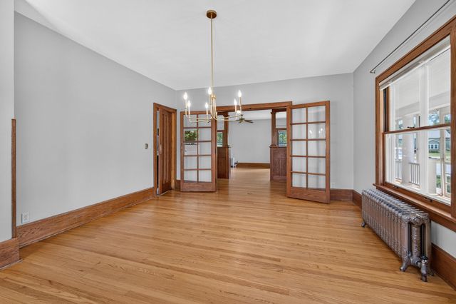 418 W Davenport Street, Eldridge, IA 52748