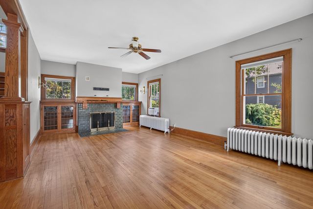 418 W Davenport Street, Eldridge, IA 52748