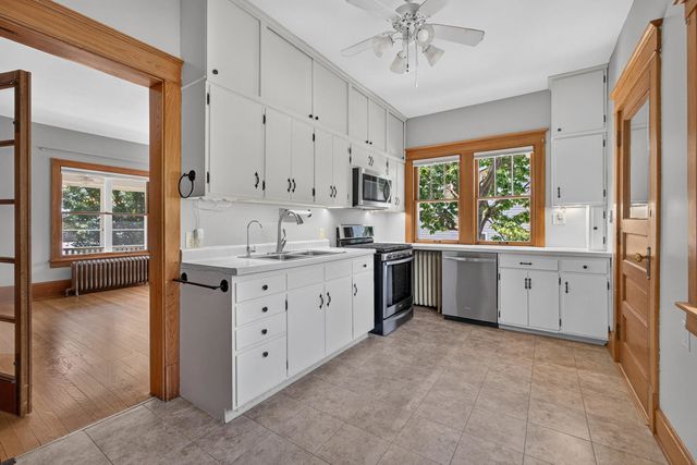 418 W Davenport Street, Eldridge, IA 52748