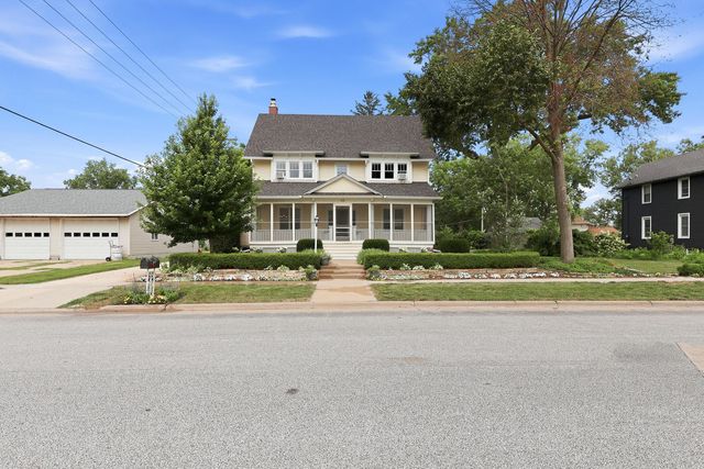 418 W Davenport Street, Eldridge, IA 52748