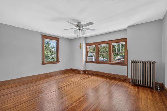 418 W Davenport Street, Eldridge, IA 52748