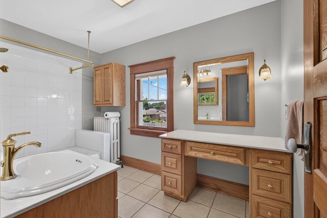 418 W Davenport Street, Eldridge, IA 52748