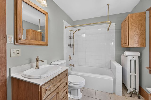 418 W Davenport Street, Eldridge, IA 52748