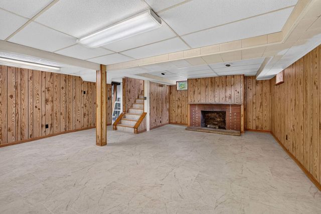 418 W Davenport Street, Eldridge, IA 52748