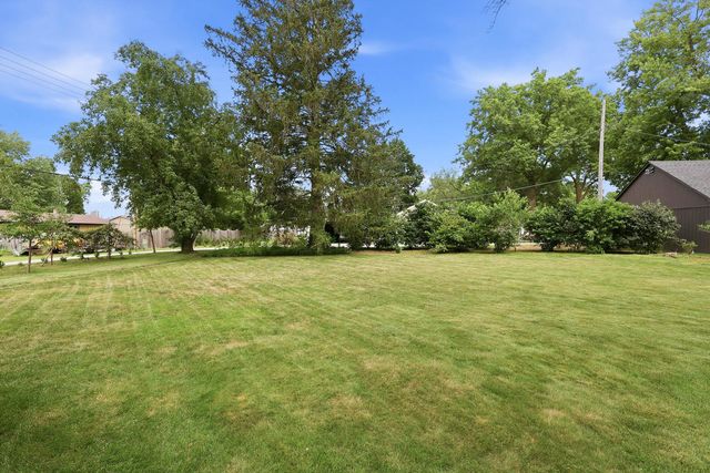 418 W Davenport Street, Eldridge, IA 52748