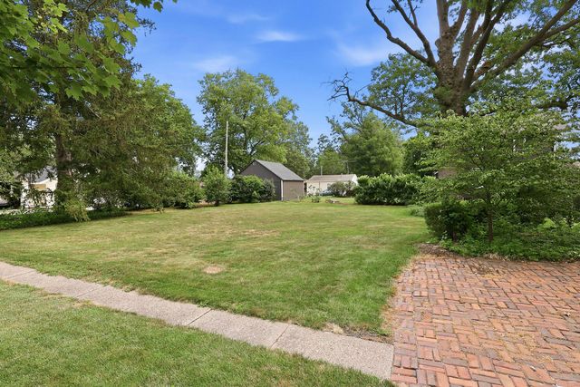 418 W Davenport Street, Eldridge, IA 52748