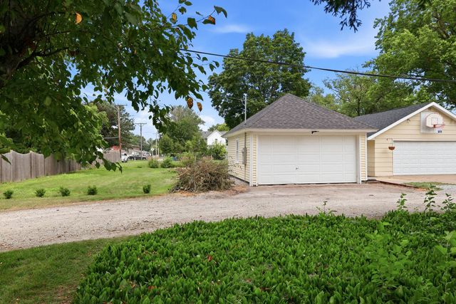 418 W Davenport Street, Eldridge, IA 52748