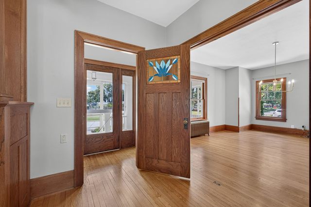 418 W Davenport Street, Eldridge, IA 52748