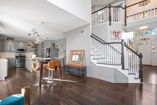 517 Meadowwood Lane, Oswego, IL 60543