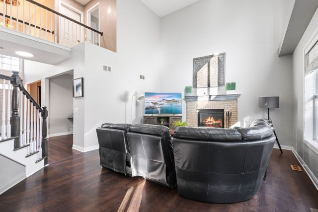 517 Meadowwood Lane, Oswego, IL 60543