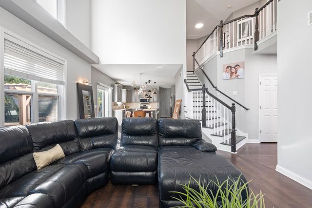 517 Meadowwood Lane, Oswego, IL 60543