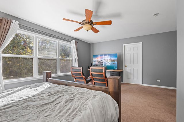 517 Meadowwood Lane, Oswego, IL 60543