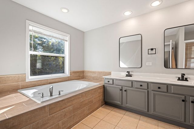 517 Meadowwood Lane, Oswego, IL 60543