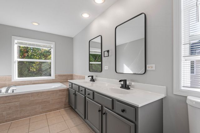 517 Meadowwood Lane, Oswego, IL 60543