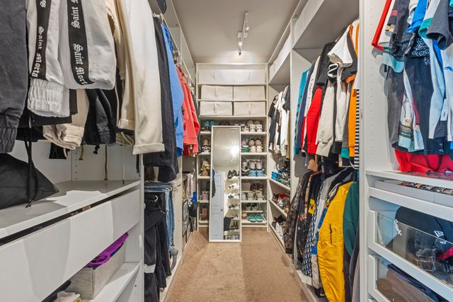 517 Meadowwood Lane, Oswego, IL 60543