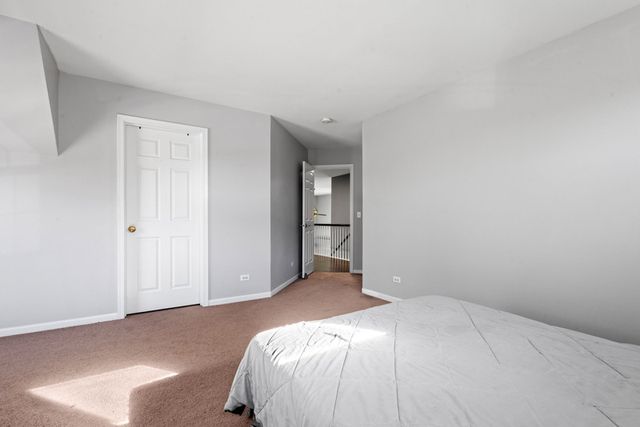 517 Meadowwood Lane, Oswego, IL 60543