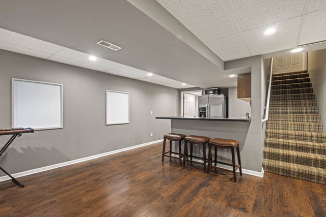 517 Meadowwood Lane, Oswego, IL 60543