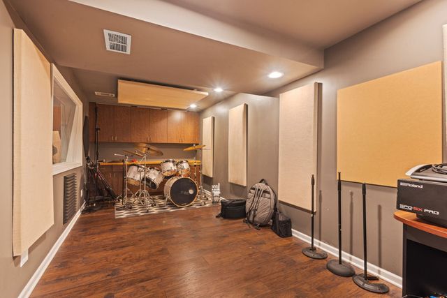 517 Meadowwood Lane, Oswego, IL 60543