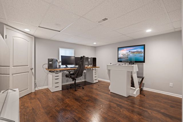 517 Meadowwood Lane, Oswego, IL 60543