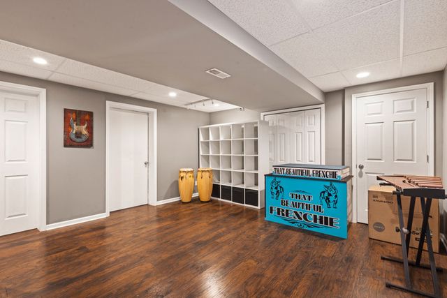 517 Meadowwood Lane, Oswego, IL 60543