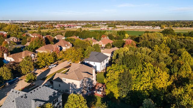 517 Meadowwood Lane, Oswego, IL 60543