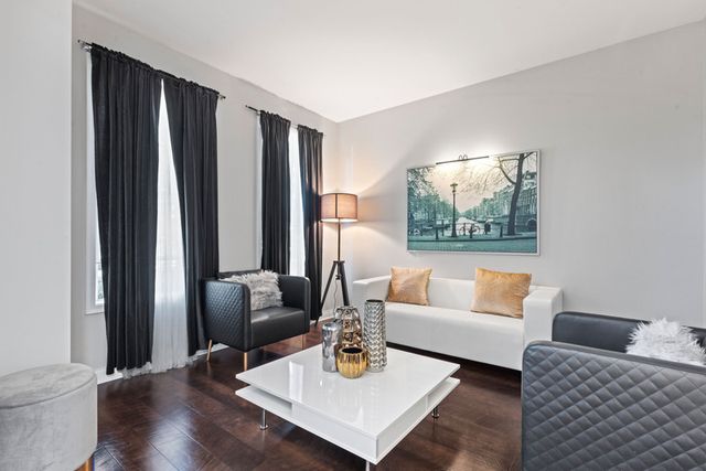 517 Meadowwood Lane, Oswego, IL 60543