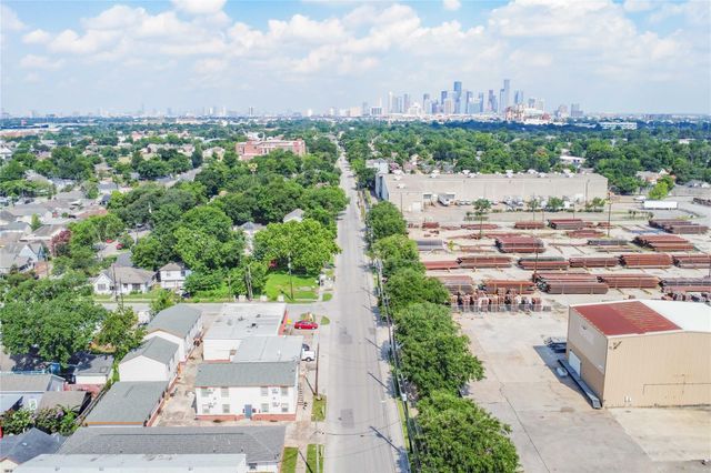 5320 Polk St Street 17, Houston, TX 77023