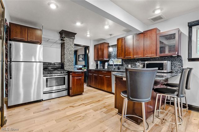 21941 Westwood Avenue, Fairview Park, OH 44126