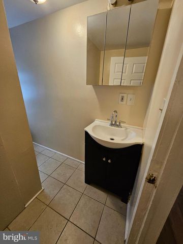 324 MARY ST, Trenton, NJ 08610