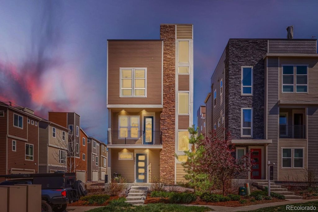 2571 Palau Way, Castle Rock, CO 80109